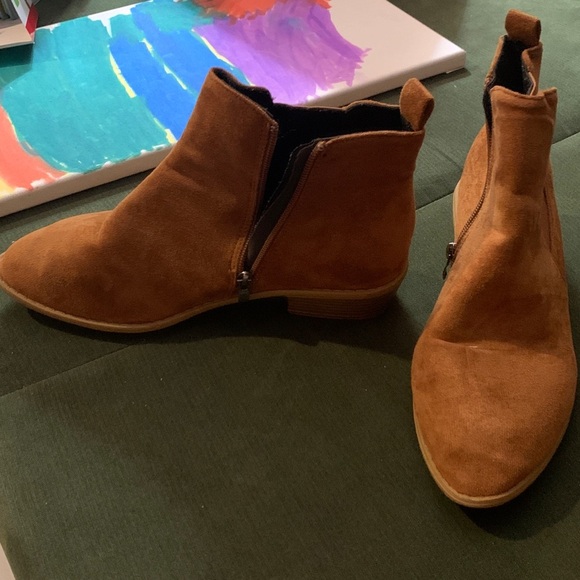 SHEIN Fall brown faux suede ankle boots - Picture 2 of 4